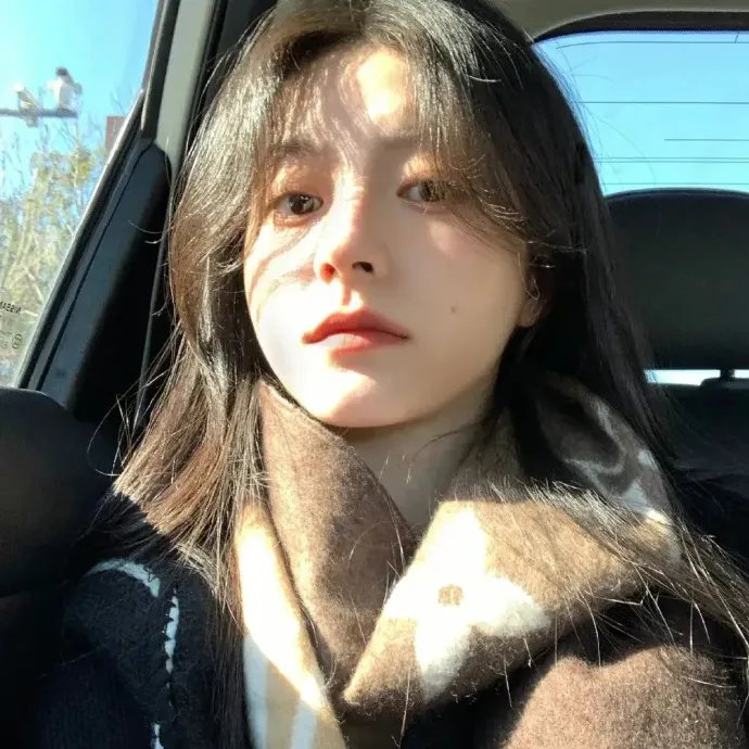 9顶假发的女孩